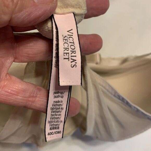 Victoria's Secret size 40 C push-up padded bra - Picture 6 of 10